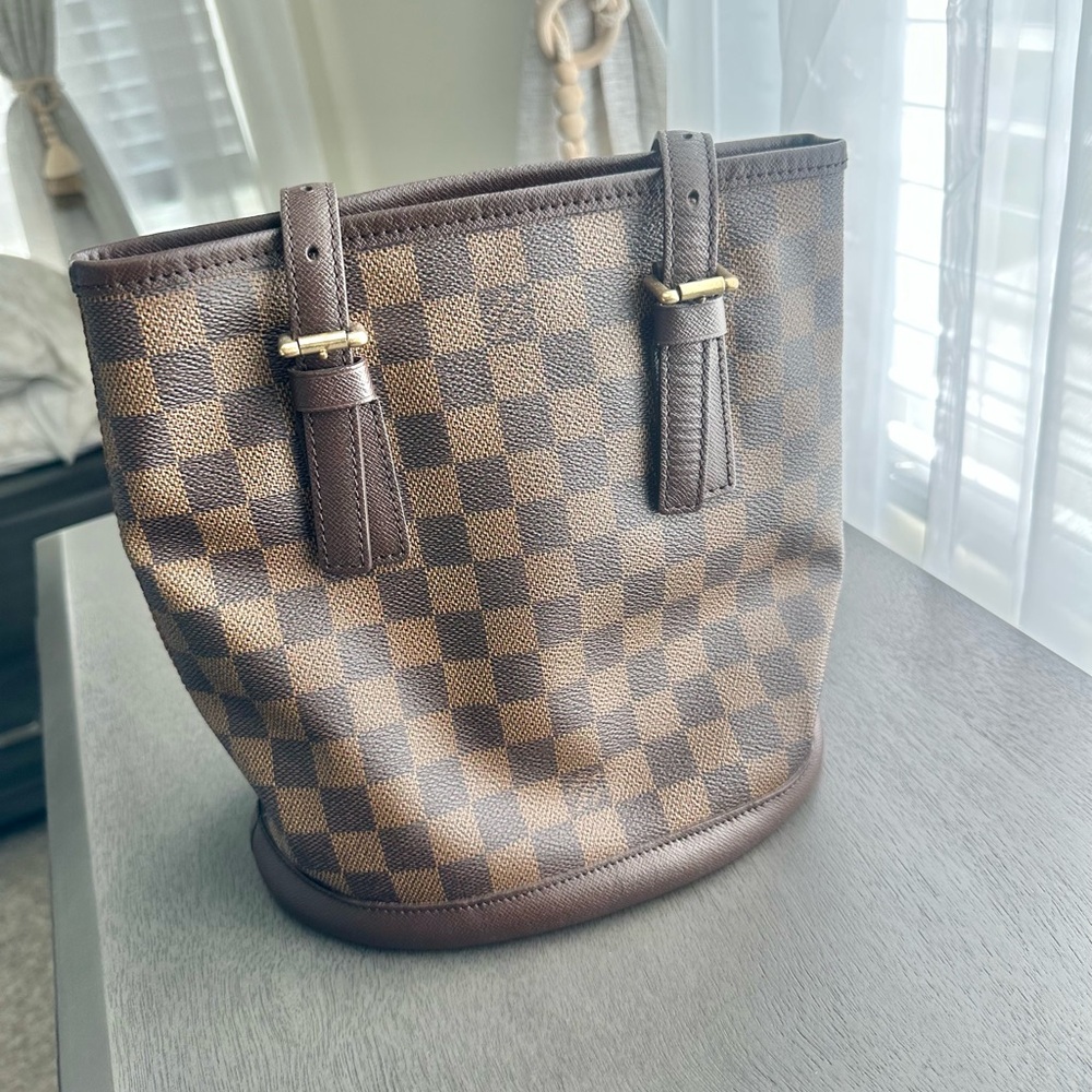 Louis Vuitton Bucket Bag in Damier Ebene